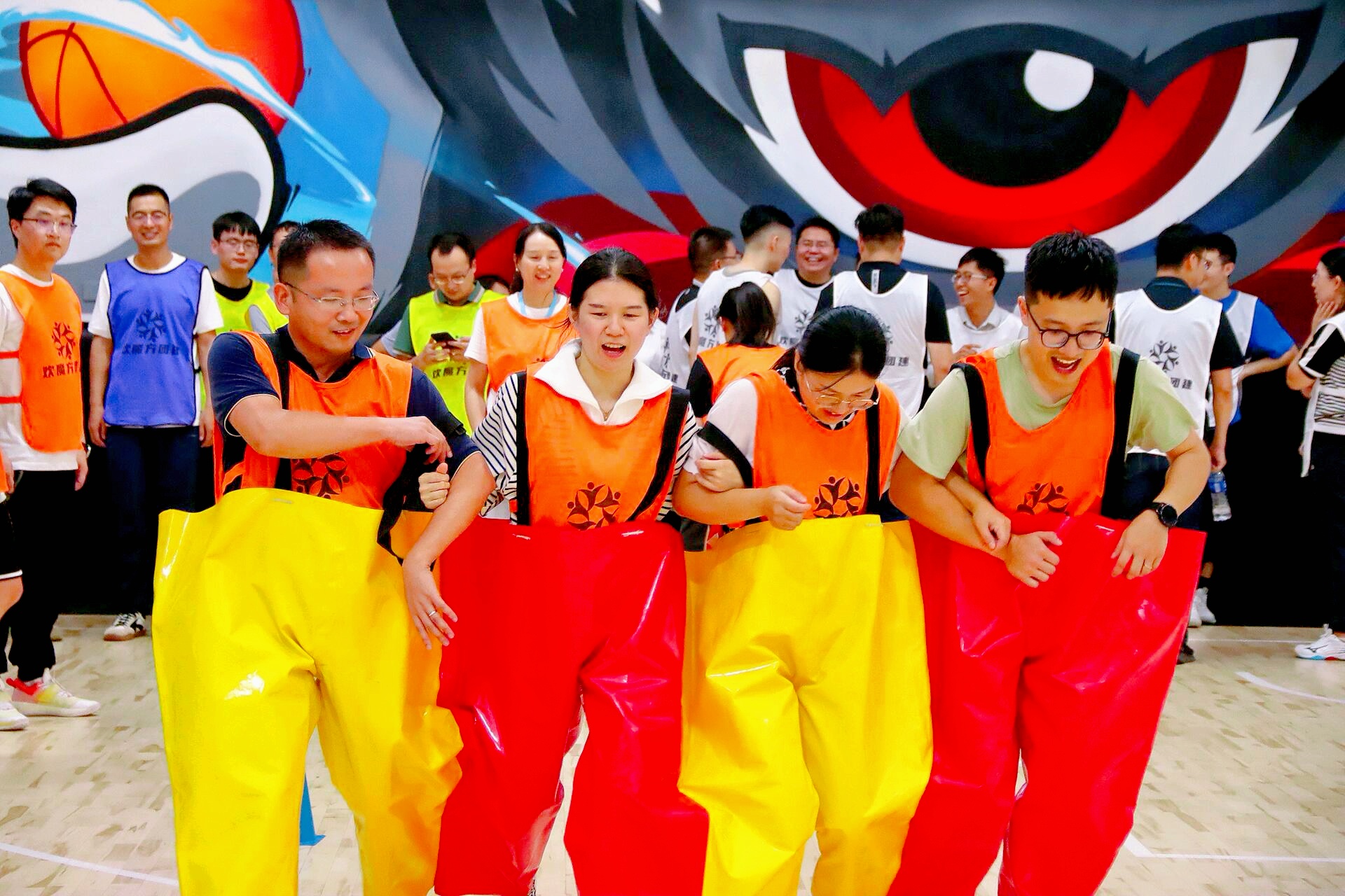 充气趣味运动会道具连体娃娃出租出售