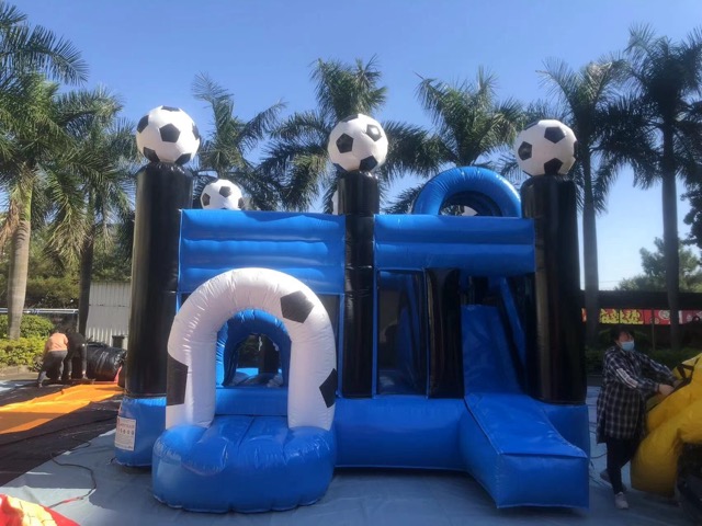 足球气模跳床滑梯