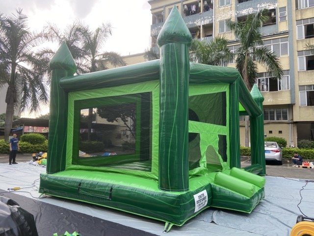 绿色充气跳床射击组合 